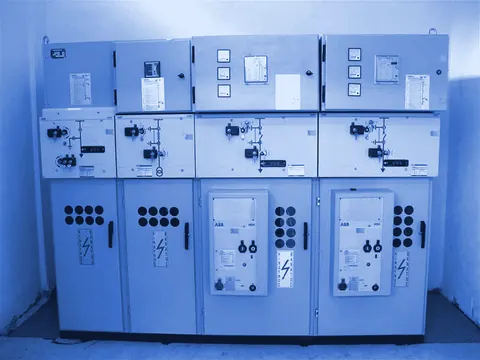 Ηλεκτρικοί πίνακες μέσης τάσης με πεδία διακοπτών