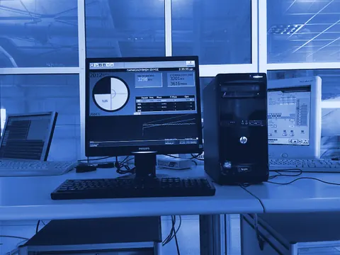 Σταθμός εργασίας SCADA σε αίθουσα ελέγχου
